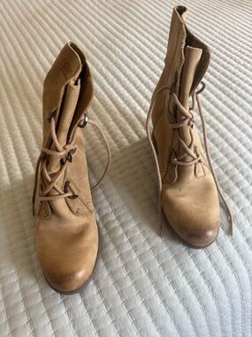 Sorrel Women's Tan Leather Lace-Up Ankle Boots